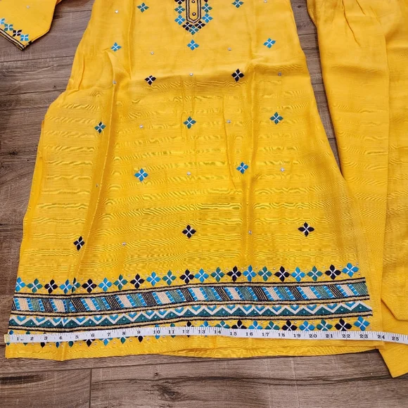 Indian suit - Picture 7 of 11